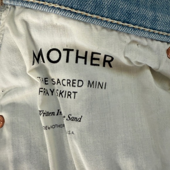 MOTHER The Sacred Mini Fray Denim Skirt Size 26 Light Wash Distressed - Picture 8 of 10